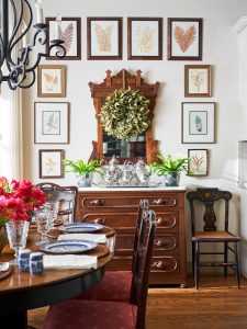 Holiday wreath decor